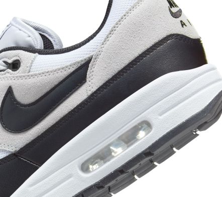 AIR MAX 1 ESSENTIAL WHITE AND BLACK